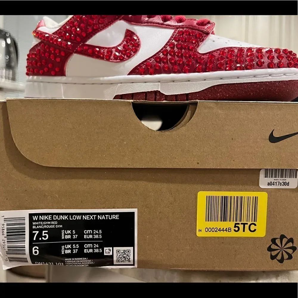 Nike Dunks with Ruby Red Gems - Picture 3 of 7